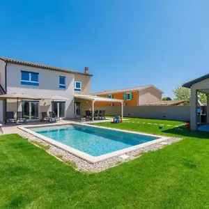 Edi-heated Pool & E-bike , Šišan Kroatien